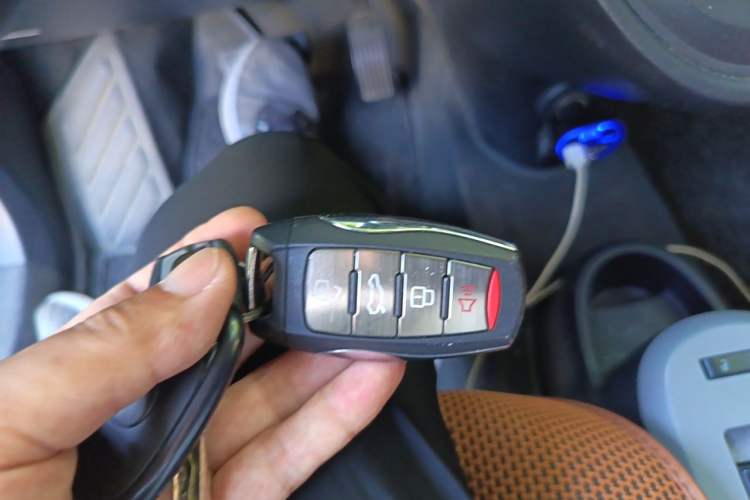 Used ORA Black Cat 2022 301km Base Version Ternary Lithium Vehicle Key