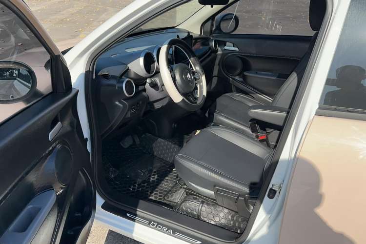 Used ORA Black Cat 2022 301km "Cute Pet" Version – Lithium Iron Phosphate Interior 2