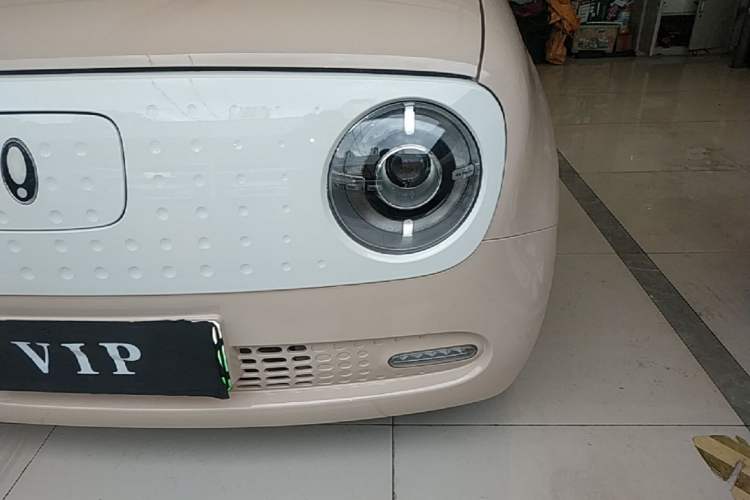 Used ORA Black Cat 2022 351 km Range Comfort Version Ternary Lithium Left Front Headlight