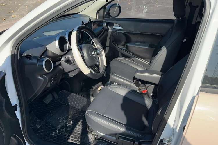 Used ORA Black Cat 2022 301km "Cute Pet" Version – Lithium Iron Phosphate Left Front Seat