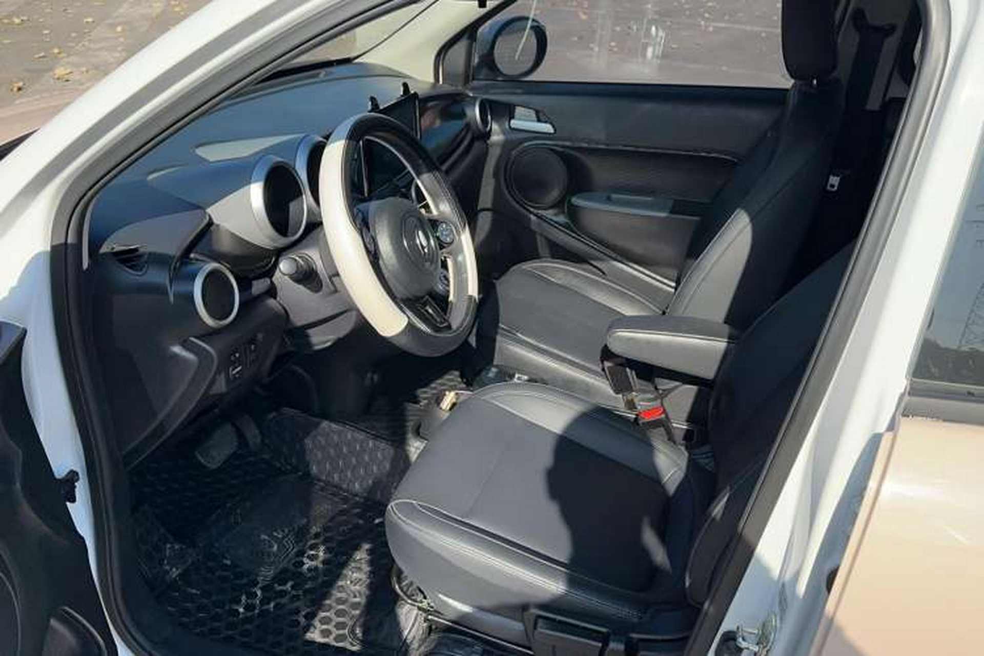 Used ORA Black Cat 2022 301km "Cute Pet" Version – Lithium Iron Phosphate Left Front Seat