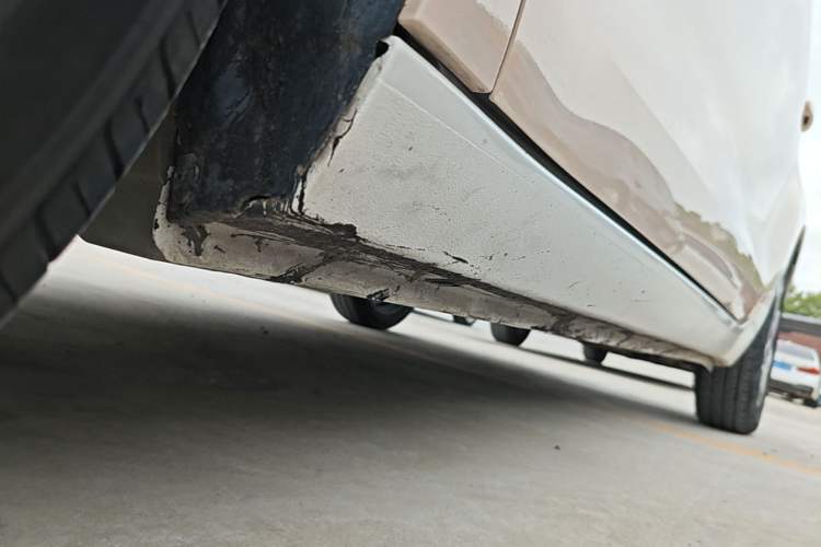 Used ORA Black Cat 2022 351 km Standard Version Ternary Lithium Left Side Sill