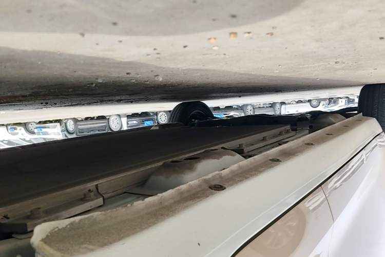 Used ORA Black Cat 2022 301km "Cute Pet" Version – Lithium Iron Phosphate Left Side Sill