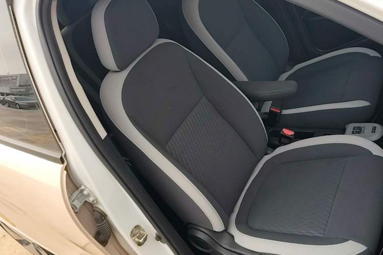 Used ORA Black Cat 2022 301km "Cute Pet" Version – Lithium Iron Phosphate Right Front Seat