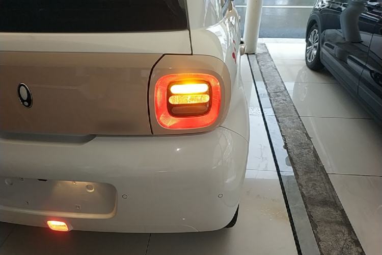 Used ORA Black Cat 2022 351 km Range Comfort Version Ternary Lithium Right Rear Taillight