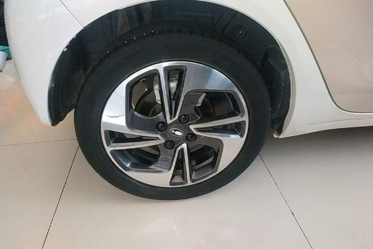 Used ORA Black Cat 2022 351 km Range Comfort Version Ternary Lithium Right Rear Wheel Hub