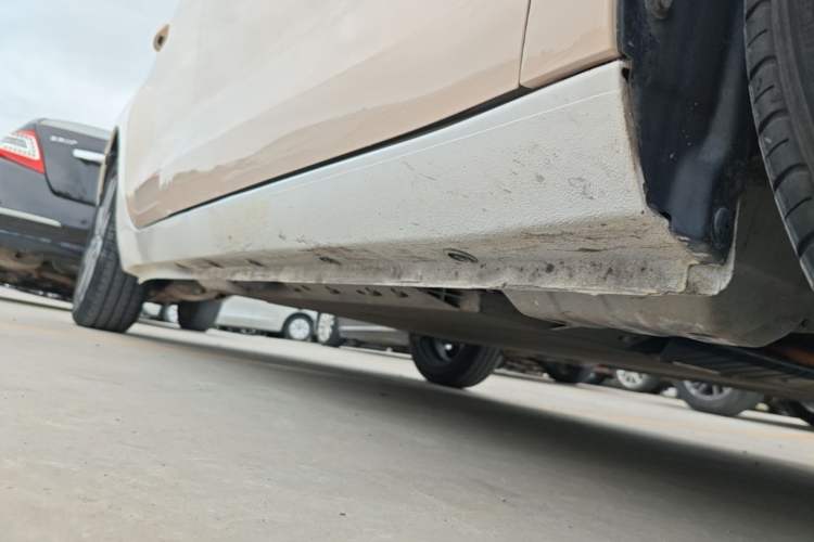 Used ORA Black Cat 2022 351 km Standard Version Ternary Lithium Right Side Sill