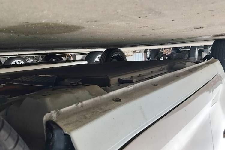 Used ORA Black Cat 2022 301km "Cute Pet" Version – Lithium Iron Phosphate Right Side Sill