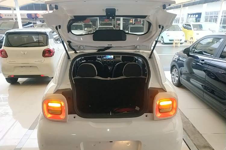 Used ORA Black Cat 2022 351 km Range Comfort Version Ternary Lithium Trunk