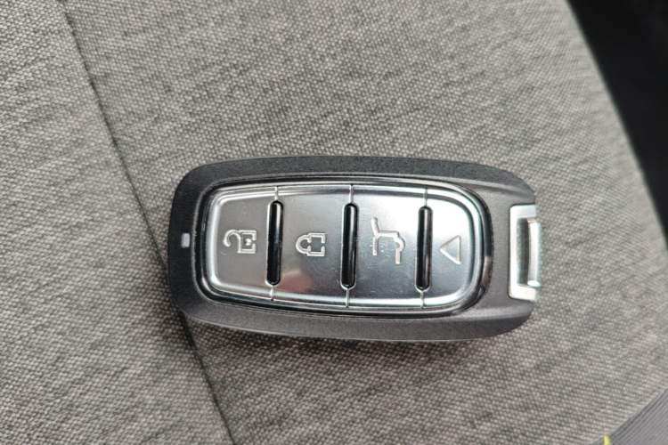 Used ORA Black Cat 2022 351 km Standard Version Ternary Lithium Vehicle Key
