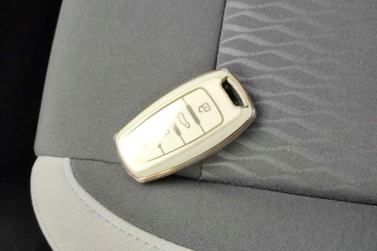 Used ORA Black Cat 2022 301km "Cute Pet" Version – Lithium Iron Phosphate Vehicle Key