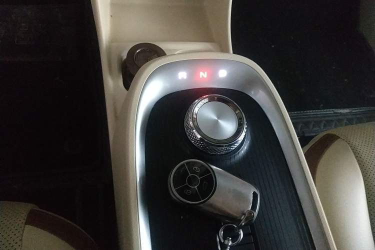 Used ORA Good Cat 2022 400km Standard Range Premium Version Lithium-Ion Battery Gear Lever
