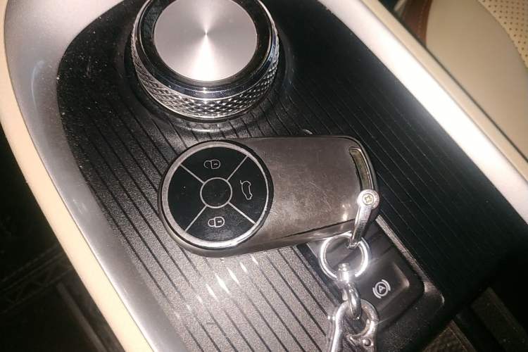 Used ORA Good Cat 2022 400km Standard Range Premium Version Lithium-Ion Battery Interior 1
