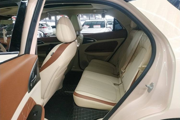 Used ORA Good Cat 2022 400km Standard Range Premium Version Lithium-Ion Battery Interior 4