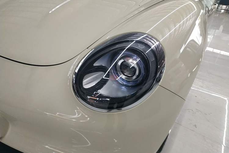 Used ORA Good Cat 2022 400km Standard Range Premium Version Lithium-Ion Battery Left Front Headlight