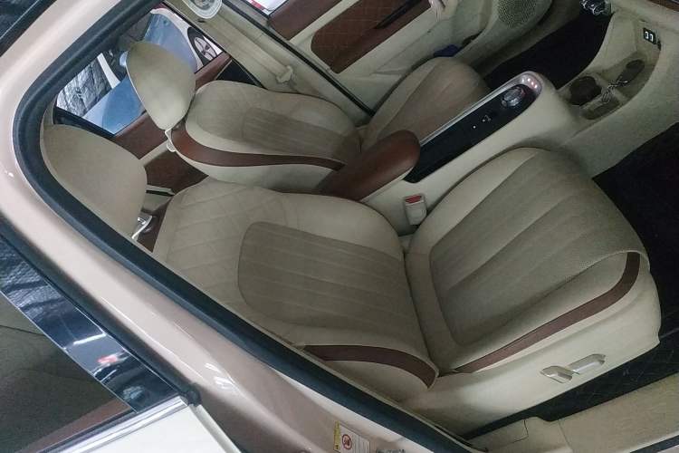 Used ORA Good Cat 2022 400km Standard Range Premium Version Lithium-Ion Battery Right Front Seat