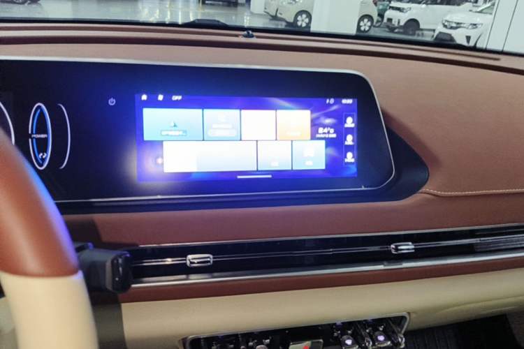 Used ORA Good Cat 2021 400km Standard Range Venus Edition Lithium-Ion Battery Audio And AC Panel