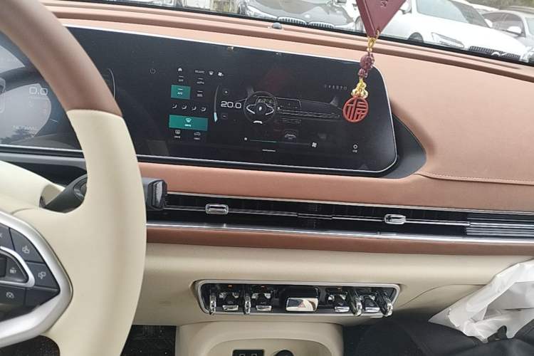 Used ORA Good Cat 2021 400km Standard Range Athena Edition Lithium-Ion Battery Audio And AC Panel
