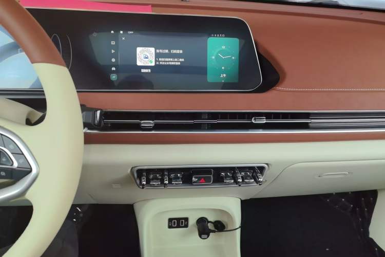 Used ORA Good Cat 2021 400km Standard Range Venus Edition Lithium-Ion Battery Audio And AC Panel