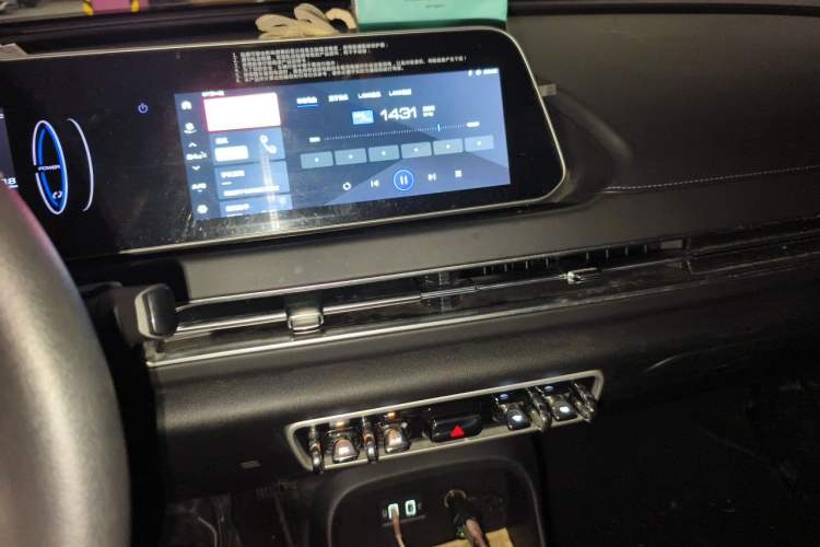 Used ORA Good Cat 2021 400km Standard Range Muse Edition Lithium-Ion Battery Audio And AC Panel