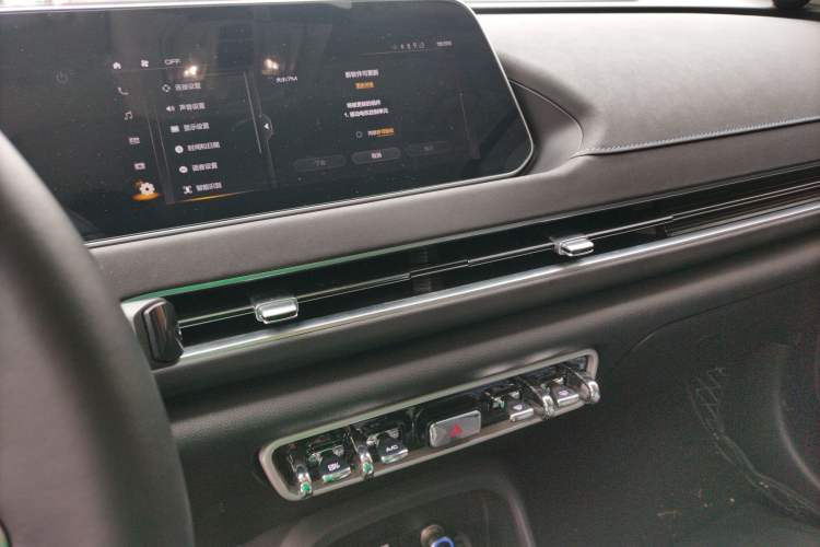 Used ORA Good Cat 2021 400km Standard Range Athena Edition Lithium-Ion Battery Audio And AC Panel