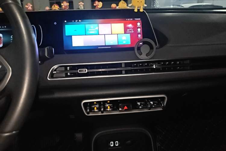 Used ORA Good Cat 2021 500km Long-Range Poseidon Edition Lithium-Ion Battery Audio And AC Panel