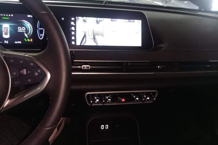 Used ORA Good Cat 2021 500km Long-Range Poseidon Edition Lithium-Ion Battery Audio And AC Panel