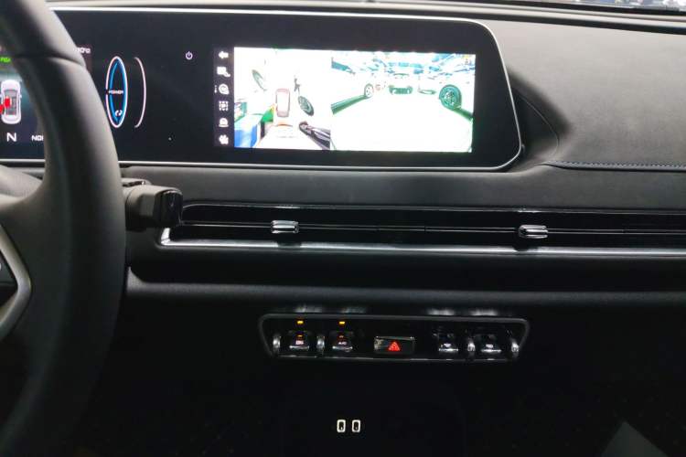 Used ORA Good Cat 2021 400km Standard Range Athena Edition Lithium-Ion Battery Audio And AC Panel