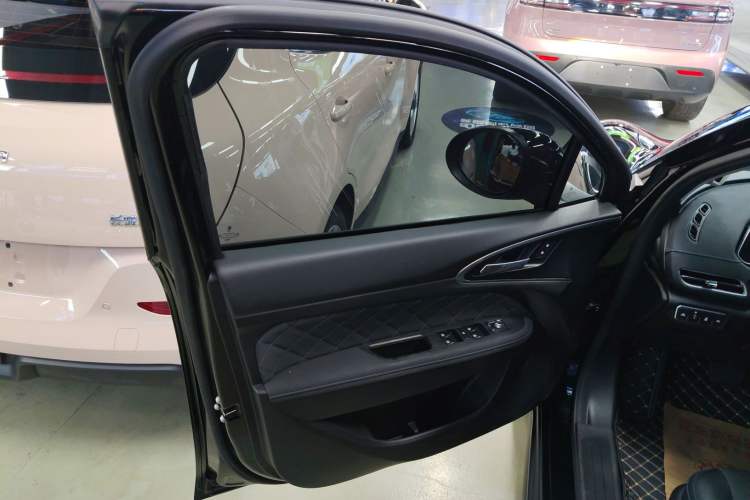 Used ORA Good Cat 2021 400km Standard Range Athena Edition Lithium-Ion Battery Left Front Door Interior