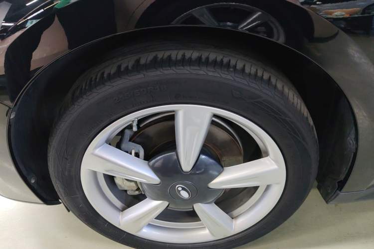 Used ORA Good Cat 2021 400km Standard Range Athena Edition Lithium-Ion Battery Left Front Wheel Hub
