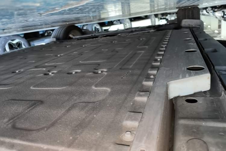 Used ORA Good Cat 2021 400km Standard Range Venus Edition Lithium Iron Phosphate Left Side Sill