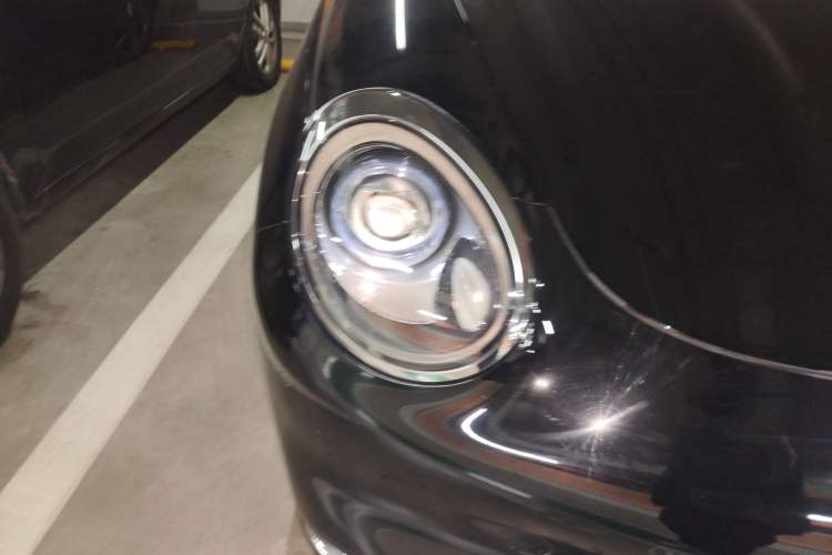 Used ORA Good Cat 2021 400km Standard Range Athena Edition Lithium-Ion Battery Right Front Headlight