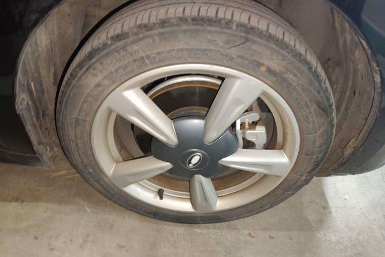 Used ORA Good Cat 2021 400km Standard Range Athena Edition Lithium-Ion Battery Right Front Wheel Hub