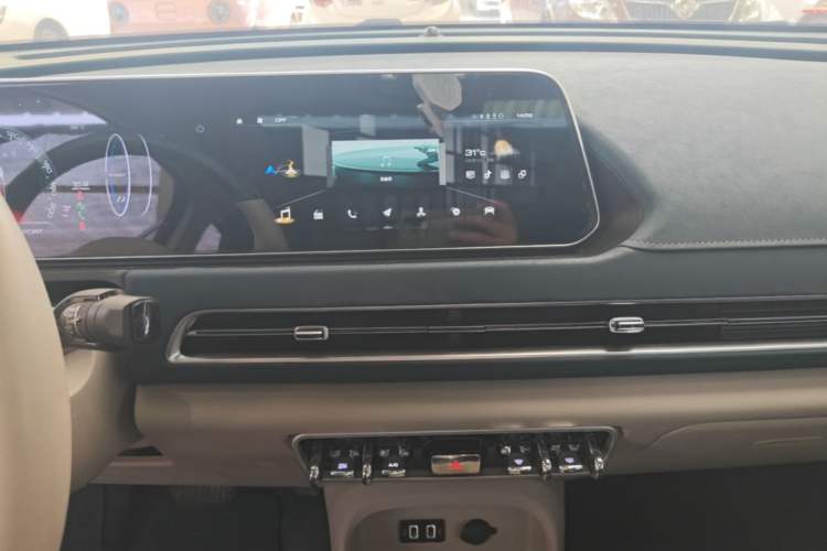 Used ORA Good Cat 2021 500km Long-Range Poseidon Edition Lithium-Ion Battery Audio And AC Panel