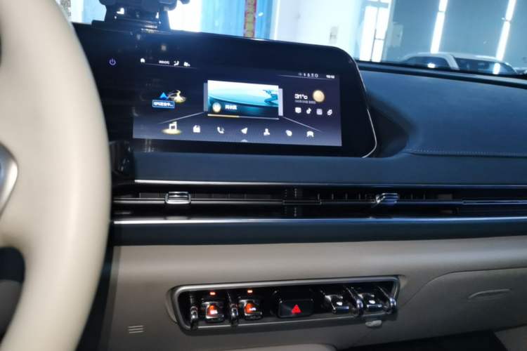 Used ORA Good Cat 2021 400km Standard Range Athena Edition Lithium-Ion Battery Audio And AC Panel