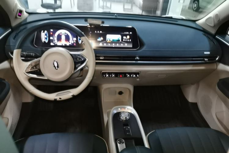 Used ORA Good Cat 2021 400km Standard Range Athena Edition Lithium-Ion Battery Center Console
