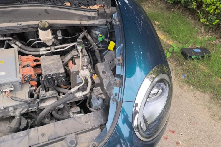 Used ORA Good Cat 2021 500km Long-Range Poseidon Edition Lithium-Ion Battery Engine Bay Left