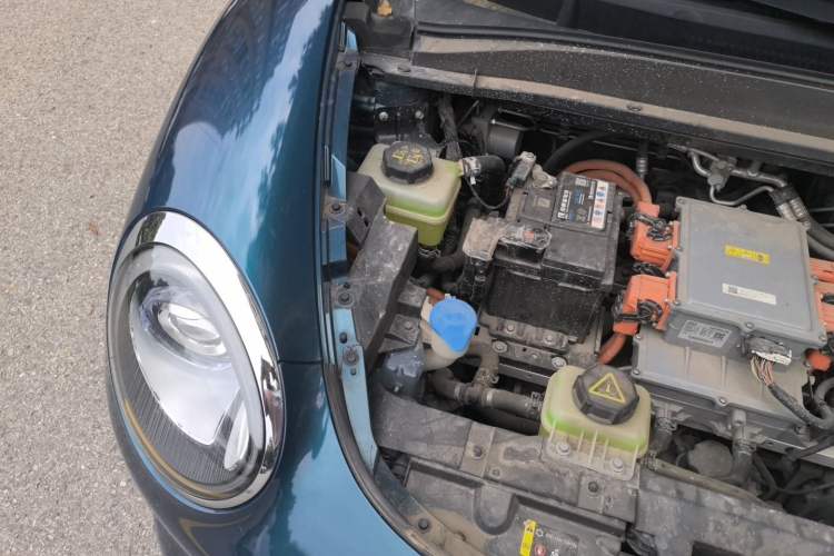 Used ORA Good Cat 2021 500km Long-Range Poseidon Edition Lithium-Ion Battery Engine Bay Right