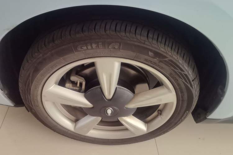 Used ORA Good Cat 2021 400km Standard Range Venus Edition Lithium-Ion Battery Left Front Wheel Hub