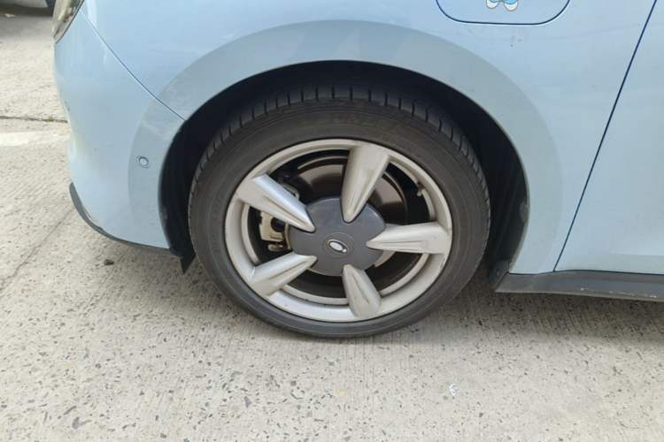 Used ORA Good Cat 2021 400km Standard Range Athena Edition Lithium Iron Phosphate Left Front Wheel Hub
