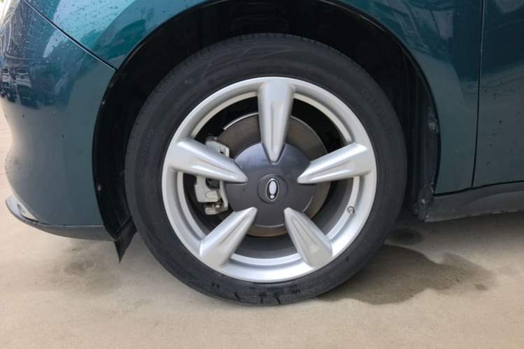 Used ORA Good Cat 2021 400km Standard Range Venus Edition Lithium-Ion Battery Left Front Wheel Hub