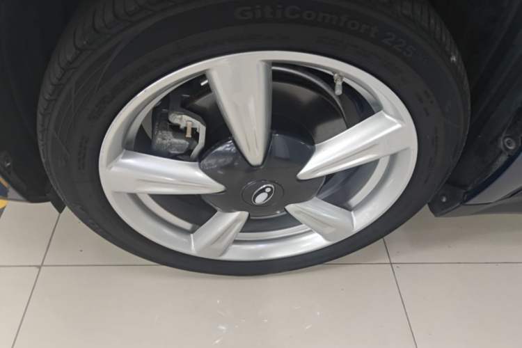 Used ORA Good Cat 2021 400km Standard Range Athena Edition Lithium Iron Phosphate Left Front Wheel Hub