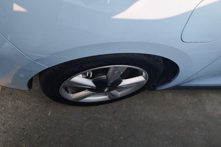 Used ORA Good Cat 2021 400km Standard Range Athena Edition Lithium Iron Phosphate Left Front Wheel Hub