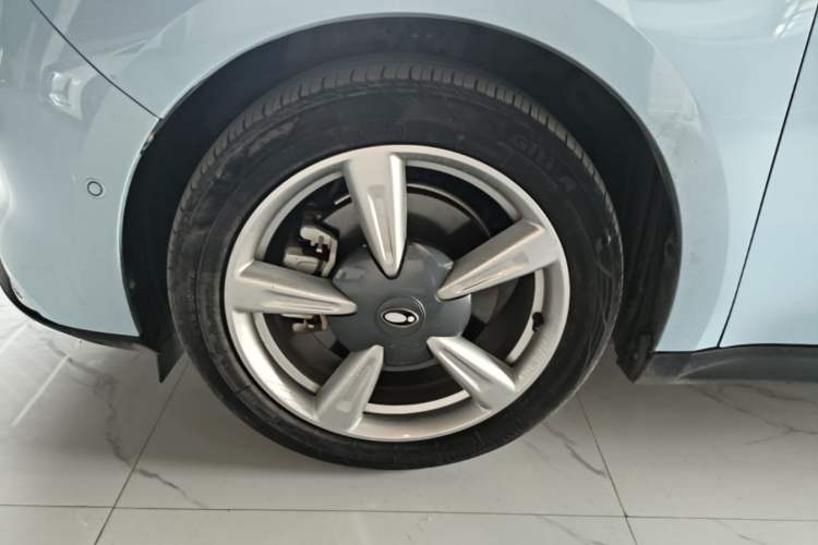 Used ORA Good Cat 2021 400km Standard Range Athena Edition Lithium Iron Phosphate Left Front Wheel Hub