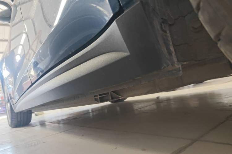 Used ORA Good Cat 2021 500km Long-Range Poseidon Edition Lithium-Ion Battery Left Side Sill