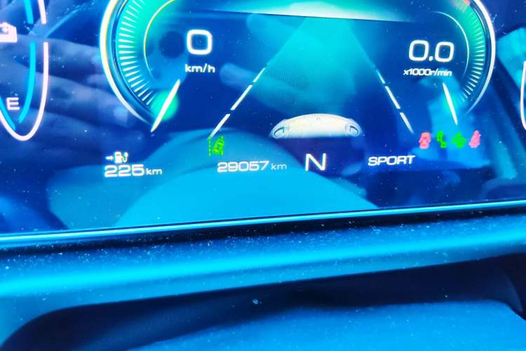 Used ORA Good Cat 2021 400km Standard Range Venus Edition Lithium Iron Phosphate Odometer Close Up