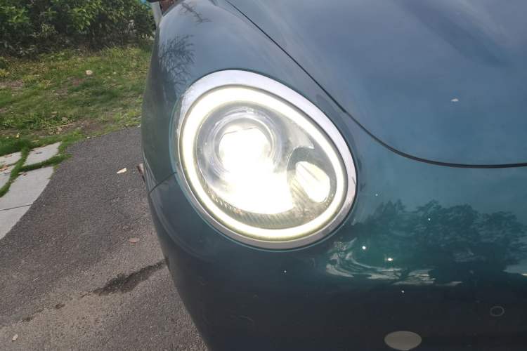 Used ORA Good Cat 2021 400km Standard Range Athena Edition Lithium Iron Phosphate Right Front Headlight