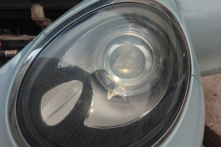 Used ORA Good Cat 2021 400km Standard Range Venus Edition Lithium Iron Phosphate Right Front Headlight