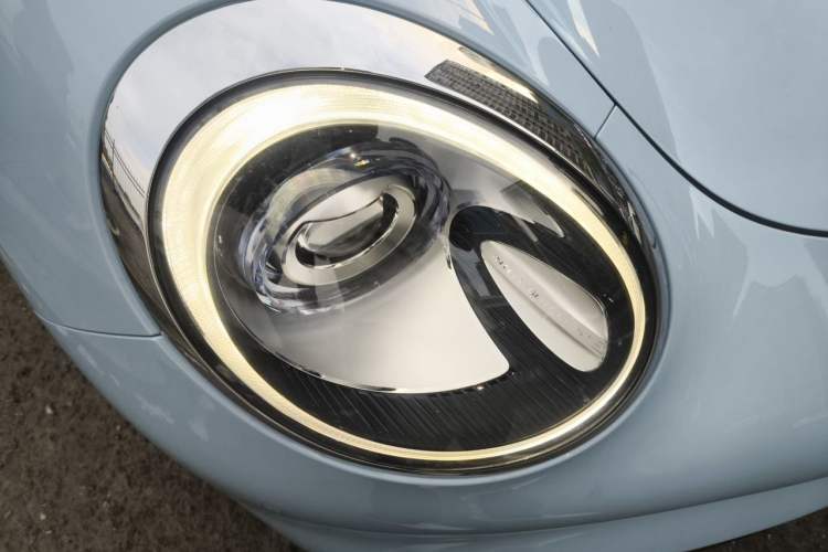 Used ORA Good Cat 2021 400km Standard Range Athena Edition Lithium Iron Phosphate Right Front Headlight