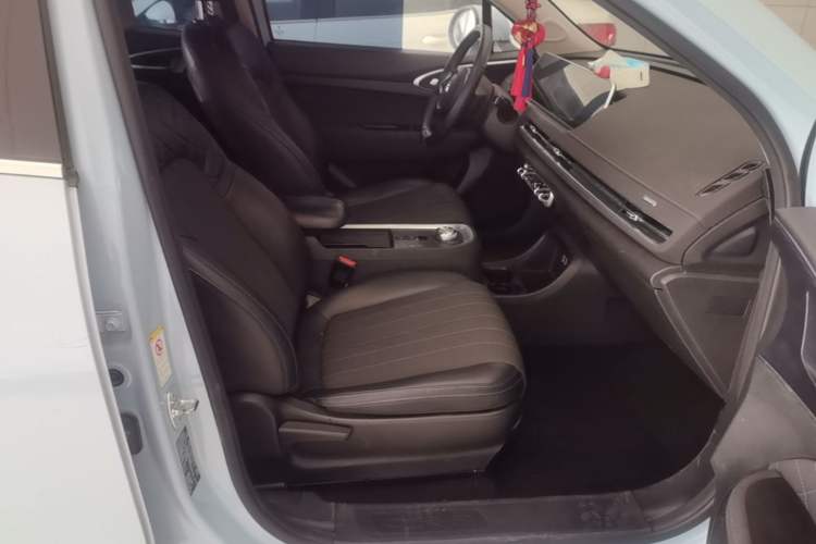 Used ORA Good Cat 2021 400km Standard Range Venus Edition Lithium-Ion Battery Right Front Seat